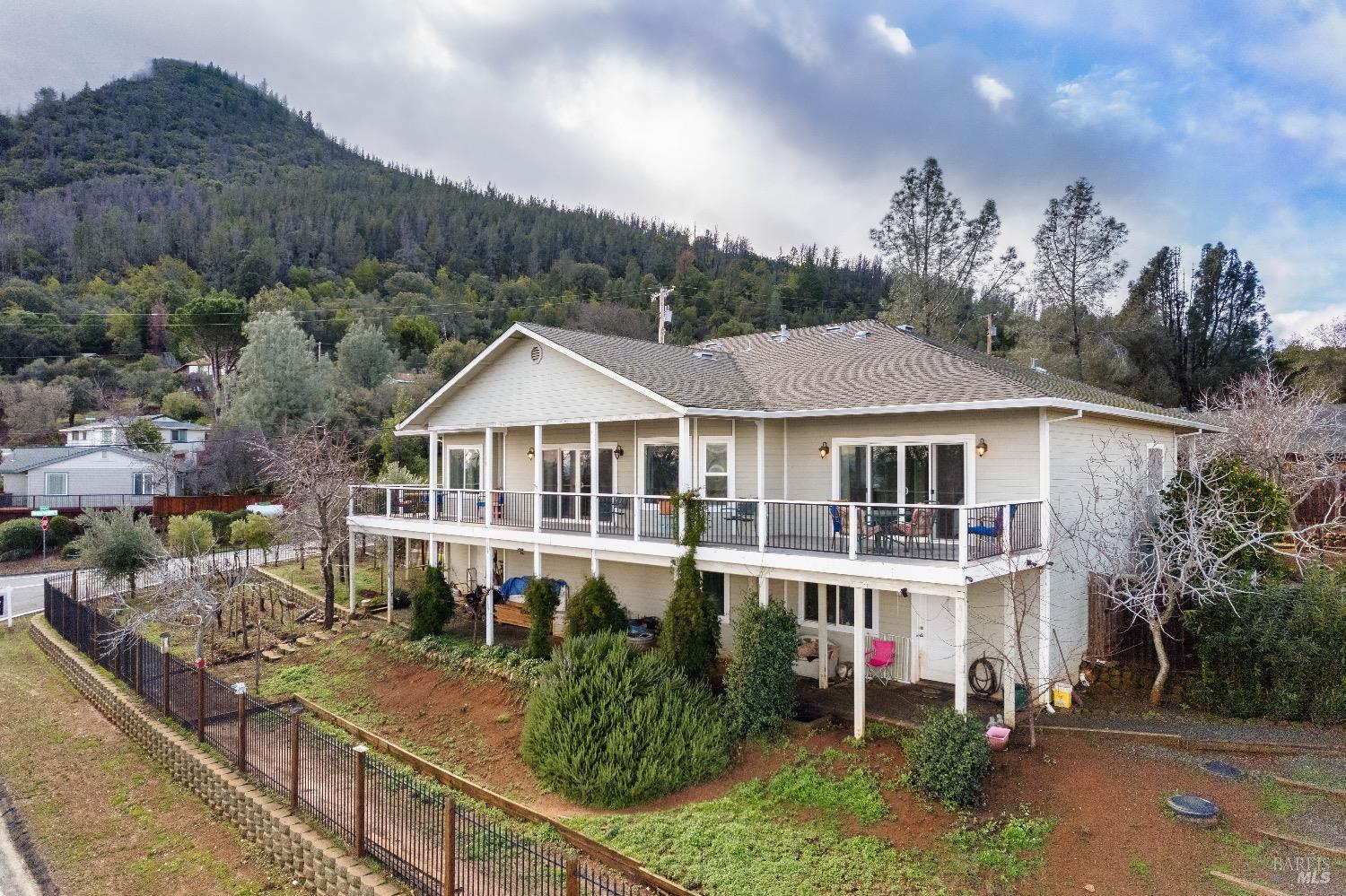 Photo of 3140 E Riviera Heights Dr E in Kelseyville, CA