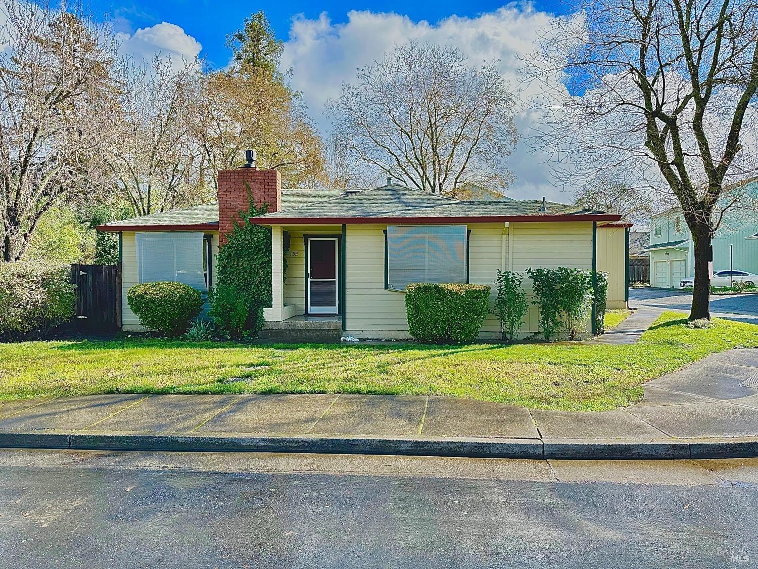 Photo of 150 3rd St in Windsor, CA