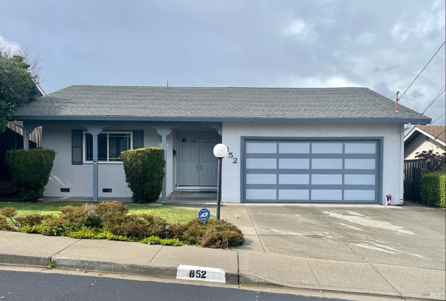 Photo of 852 Rogers Wy in Pinole, CA