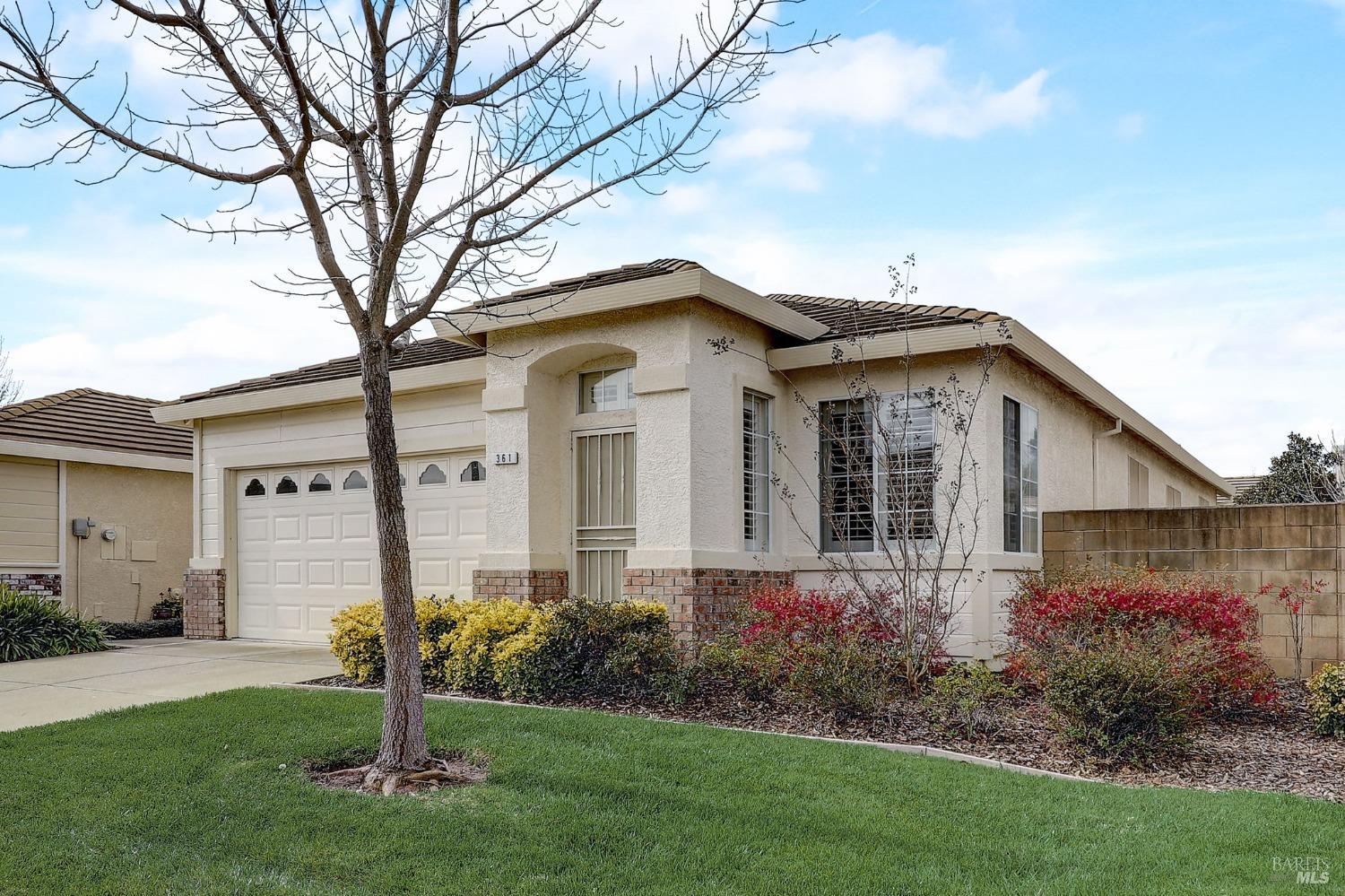 Photo of 361 Bartlett Ln in Vacaville, CA