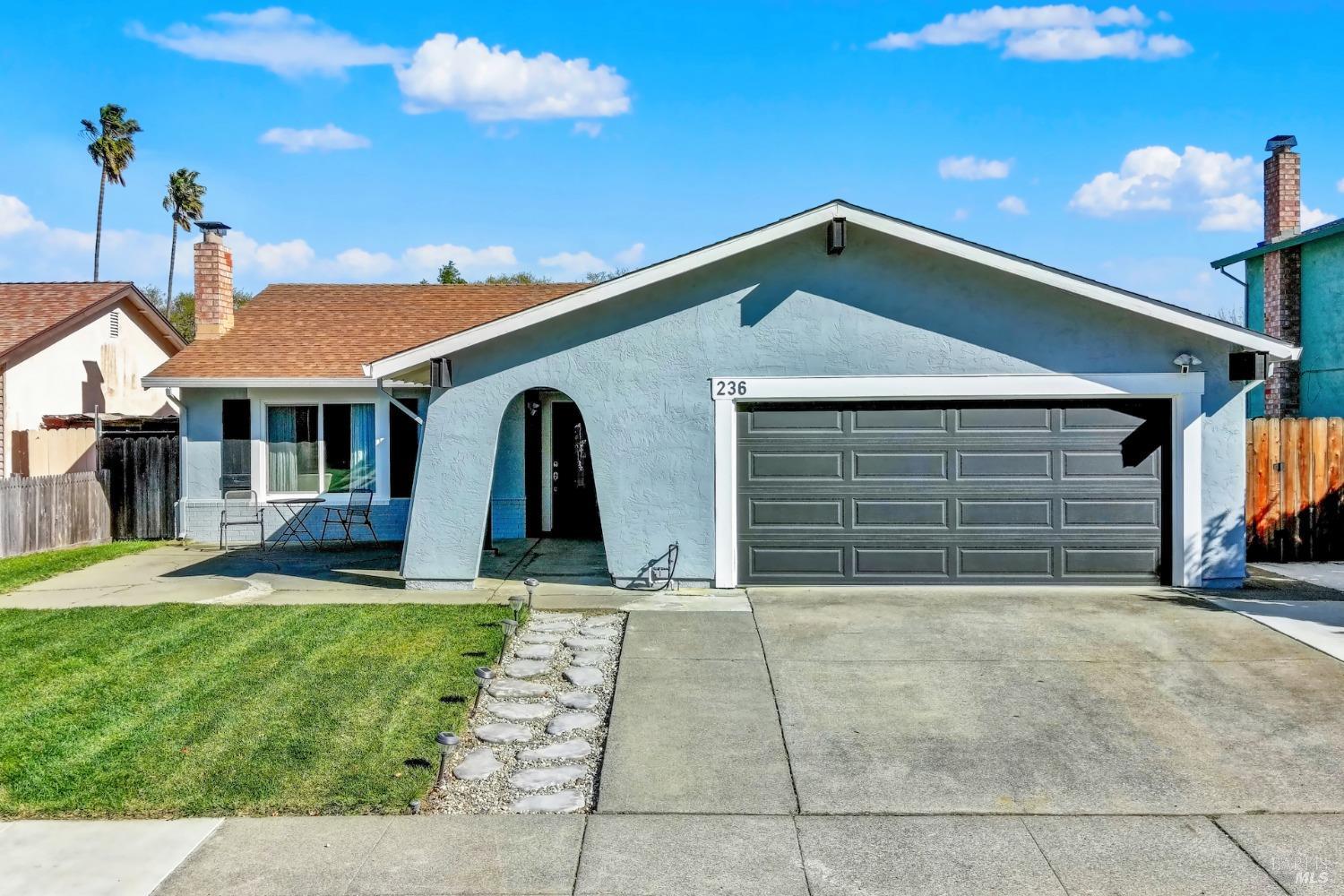Photo of 236 Plantation Wy in Vacaville, CA