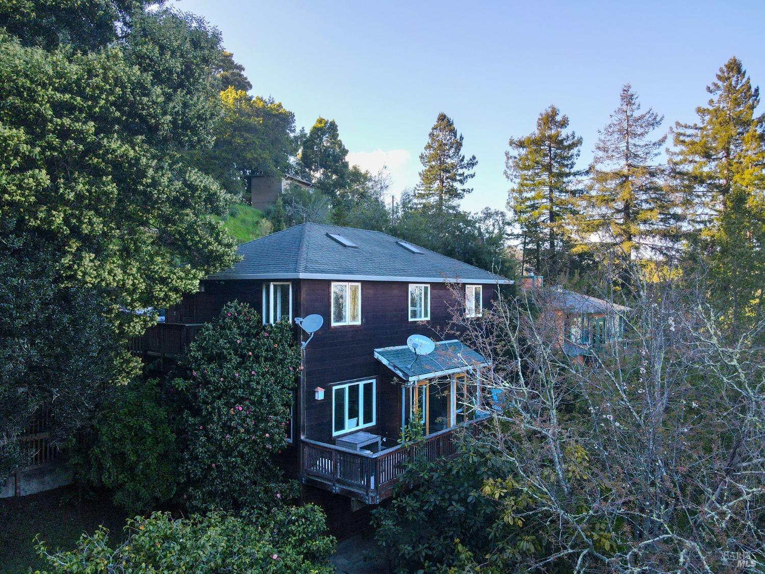 Photo of 3-5 Madrone Park Cir in Mill Valley, CA