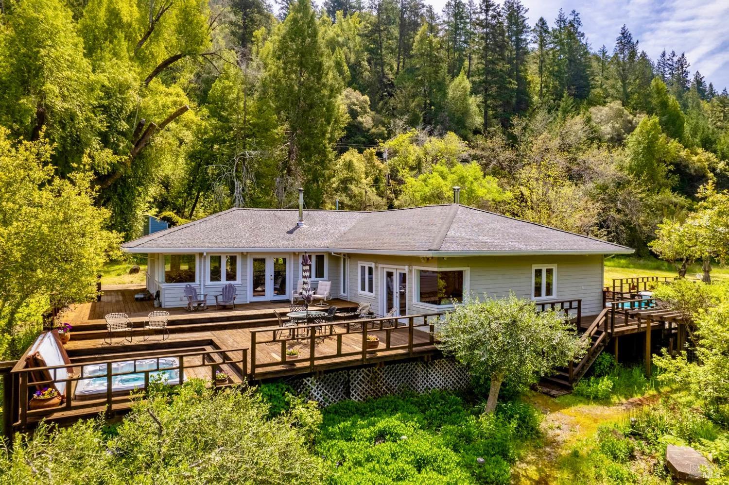 Photo of 17555 Indian Creek Rd in Philo, CA