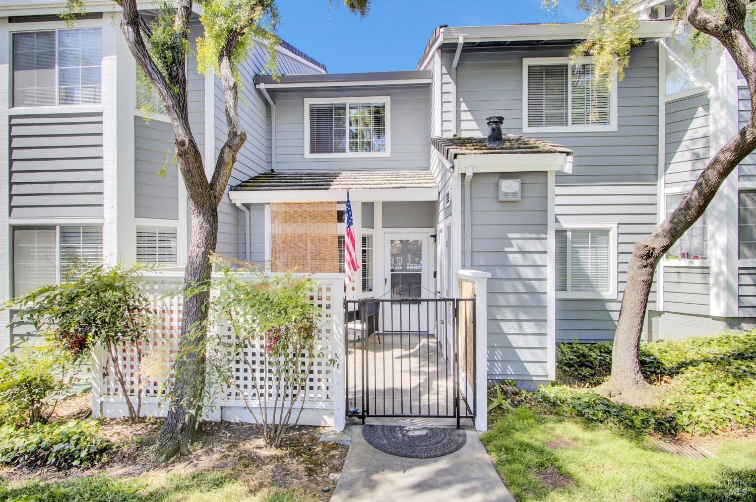 Photo of 703 Waterford Pl in Pinole, CA