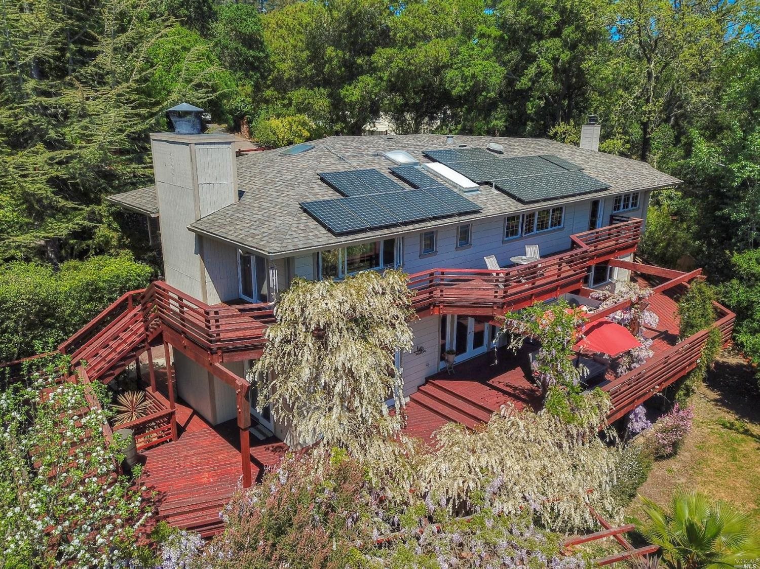 17 Madrone Ave