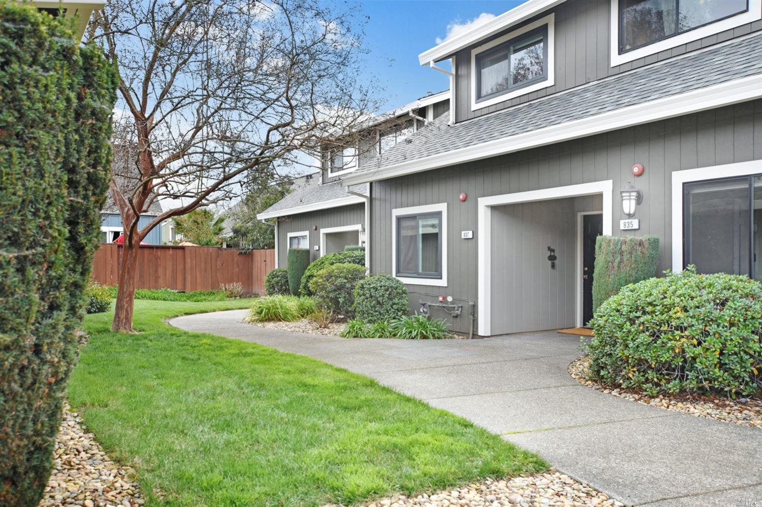 837 2nd St W