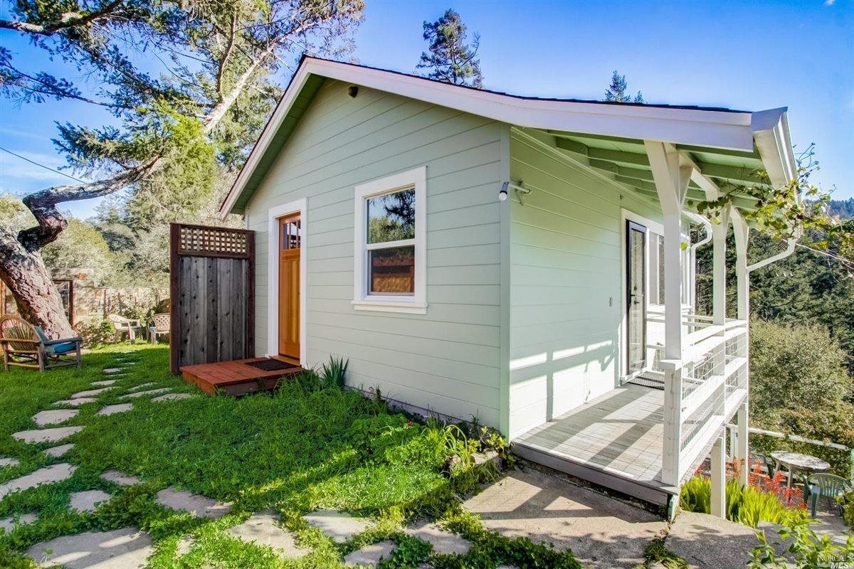 115 Tamarack Rd