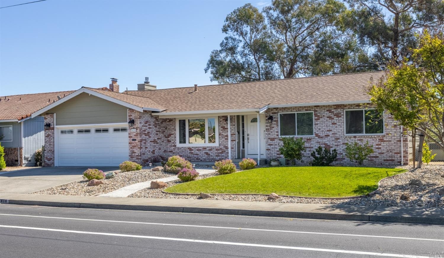 Detail Gallery Image 1 of 1 For 418 Yellowstone Dr, Vacaville,  CA 95687 - 3 Beds | 2 Baths