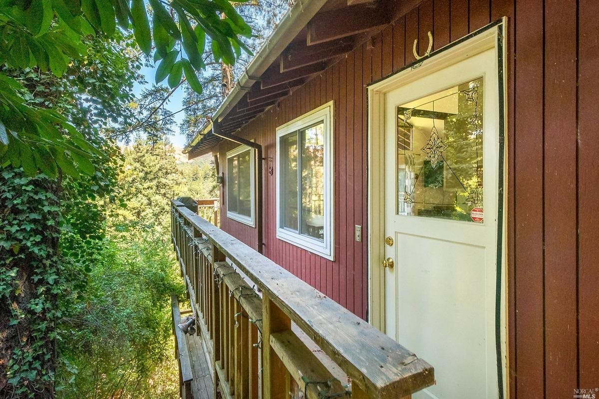 126 Redwood Dr