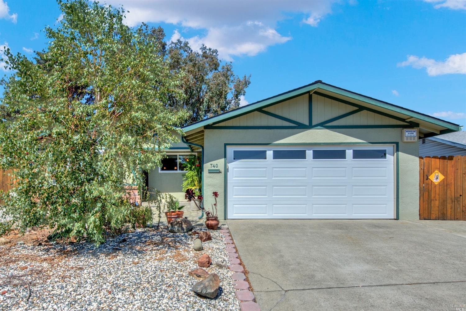 Detail Gallery Image 1 of 1 For 740 Compass Ct, Vacaville,  CA 95687 - 3 Beds | 2 Baths