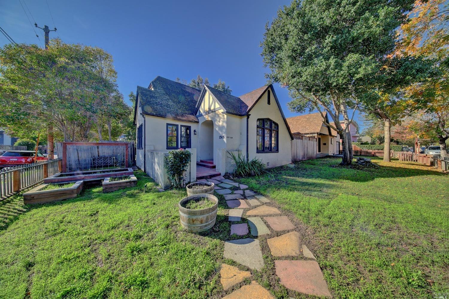 1505 Oak Street