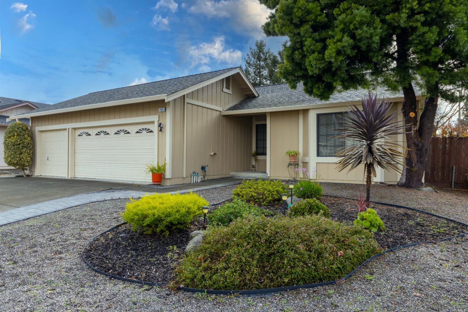 Detail Gallery Image 1 of 1 For 705 Huntington Way, American Canyon,  CA 94503 - 3 Beds | 2 Baths