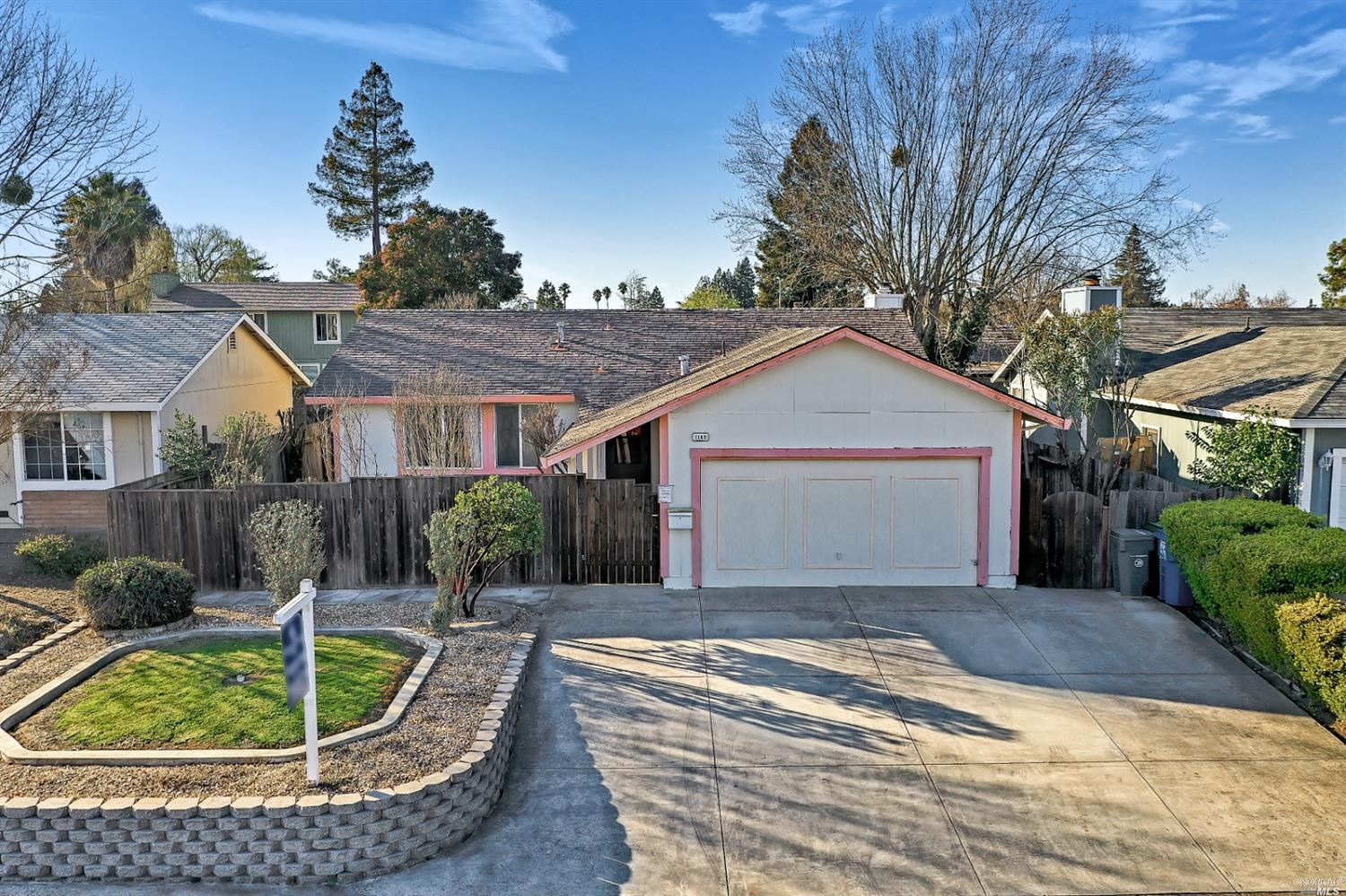 Detail Gallery Image 1 of 1 For 1140 Emily Ave, Rohnert Park,  CA 94928 - 3 Beds | 2 Baths