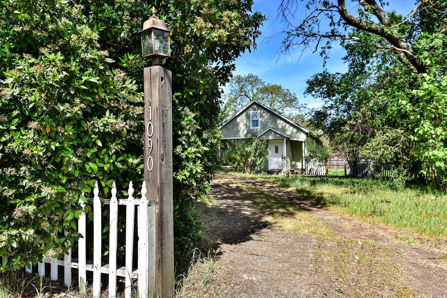 Detail Gallery Image 1 of 1 For 1090 Grove St, Sonoma,  CA 95476 - 1 Beds | 1 Baths