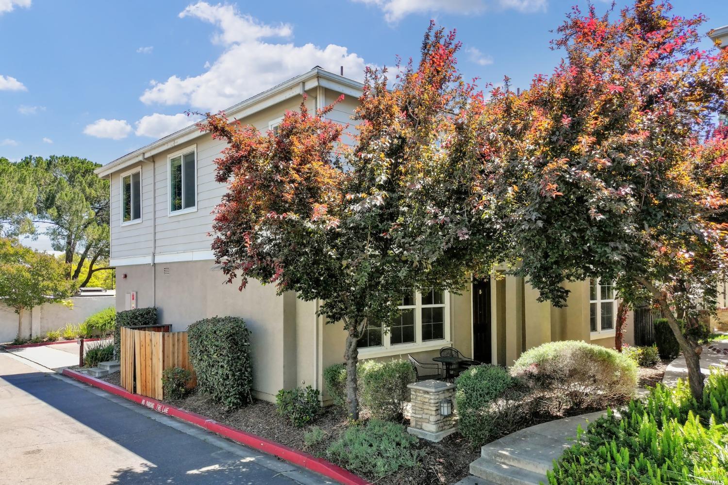 Detail Gallery Image 1 of 1 For 201 Toyon Ln, Vacaville,  CA 95687 - 3 Beds | 2/1 Baths