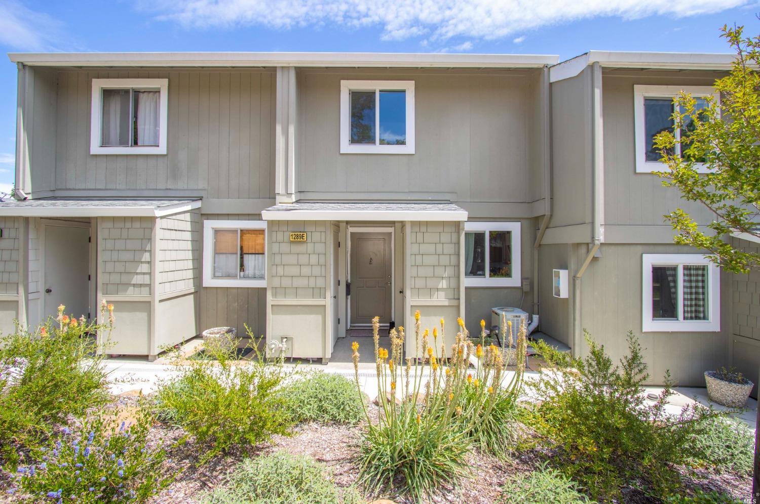 Detail Gallery Image 1 of 1 For 1289 Maple Ct #E,  Novato,  CA 94947 - 2 Beds | 1/1 Baths