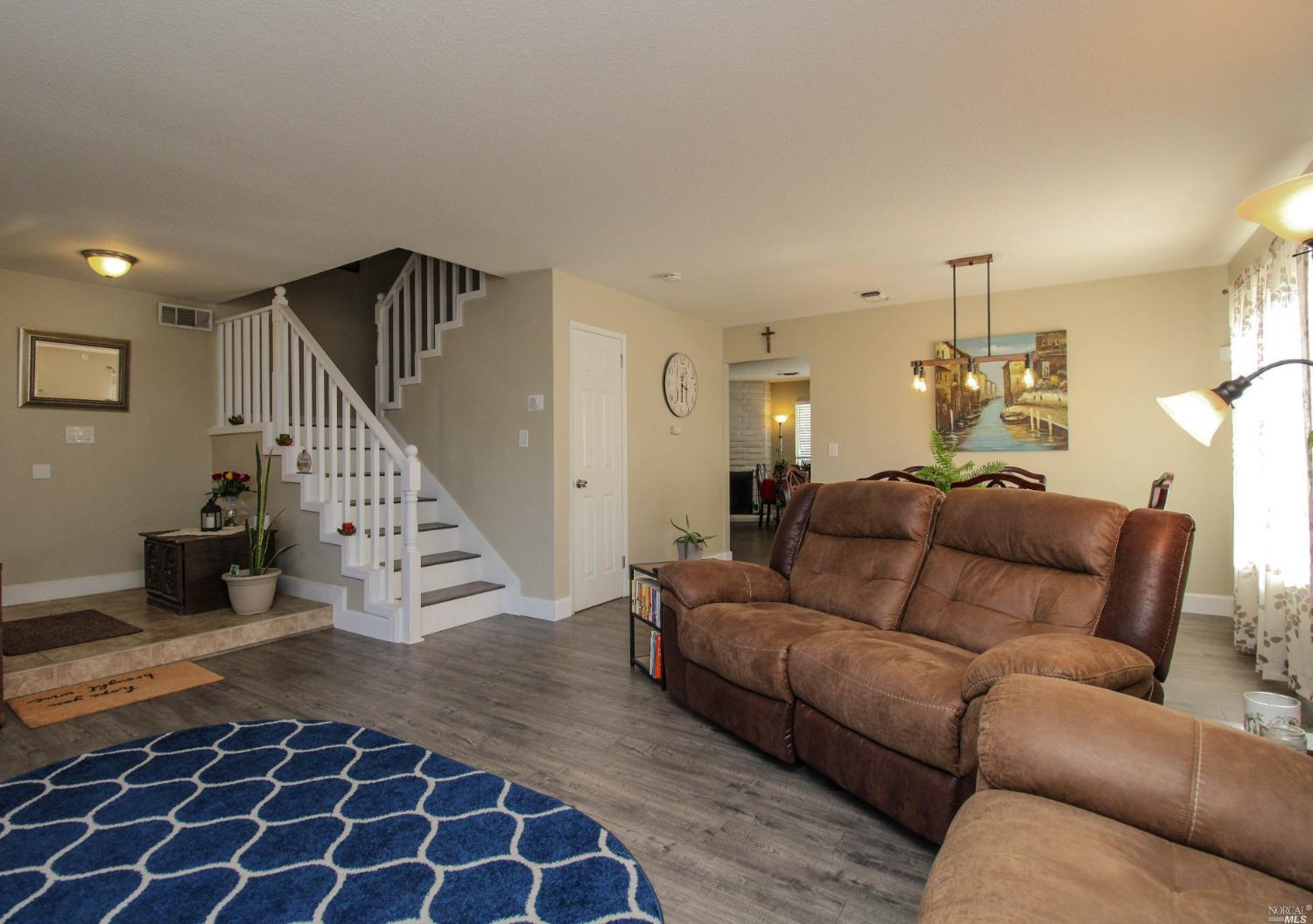 Detail Gallery Image 1 of 1 For 160 Kingswood Ave, Vacaville,  CA 95687 - 4 Beds | 2/1 Baths
