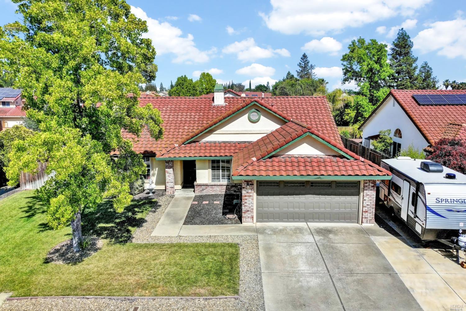 Detail Gallery Image 1 of 1 For 548 Rambleton Dr, Vacaville,  CA 95688 - 3 Beds | 2 Baths