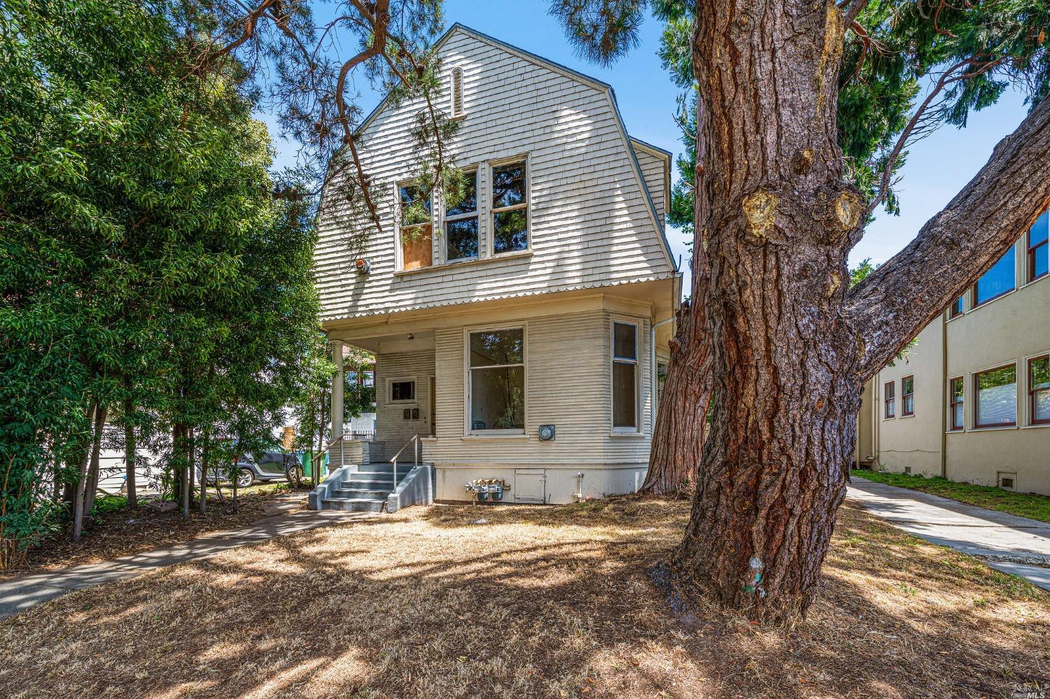 Detail Gallery Image 1 of 1 For 2809 Fulton St, Berkeley,  CA 94705 - 3 Beds | 2 Baths