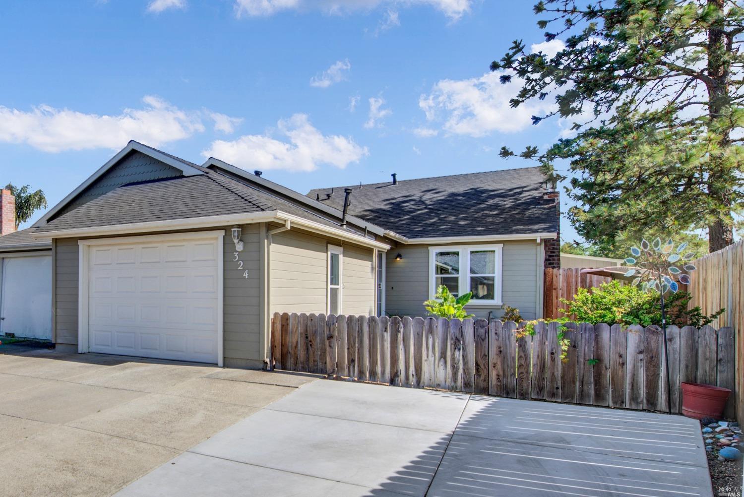 324 Temple Dr, Vacaville, CA 95687