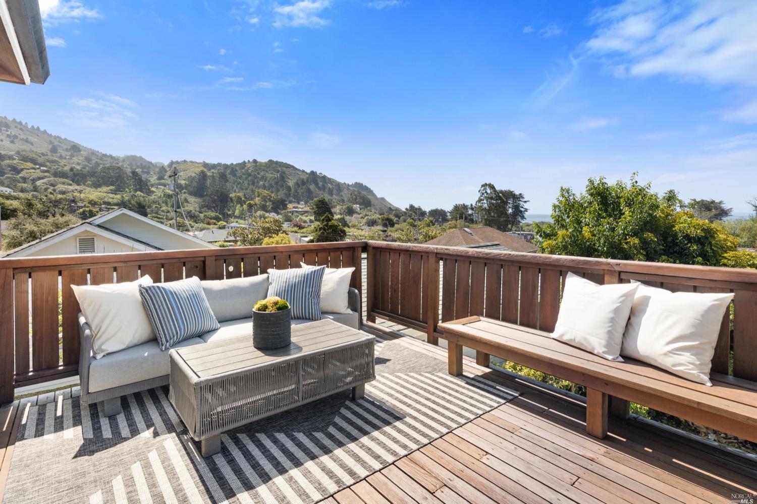 Detail Gallery Image 1 of 1 For 111 Buena Vista Ave, Stinson Beach,  CA 94970 - 2 Beds | 1/1 Baths