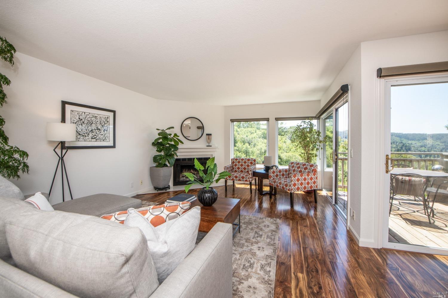 Detail Gallery Image 1 of 1 For 109 Headlands Ct, Sausalito,  CA 94965 - 2 Beds | 2/1 Baths