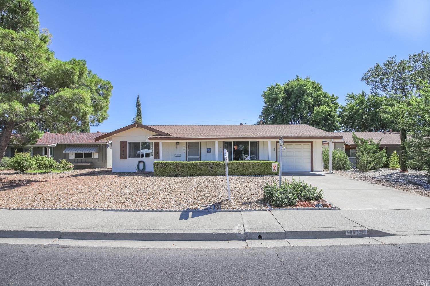 Detail Gallery Image 1 of 1 For 111 Lassen Cir, Vacaville,  CA 95687 - 2 Beds | 1 Baths