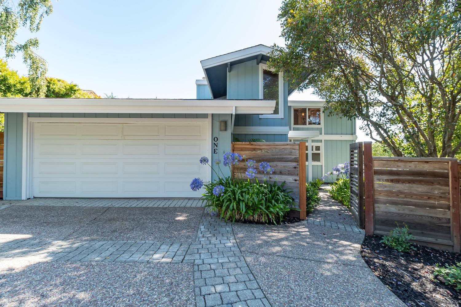 Detail Gallery Image 1 of 1 For 1 Mccart Ct, Tiburon,  CA 94920 - 3 Beds | 2/1 Baths
