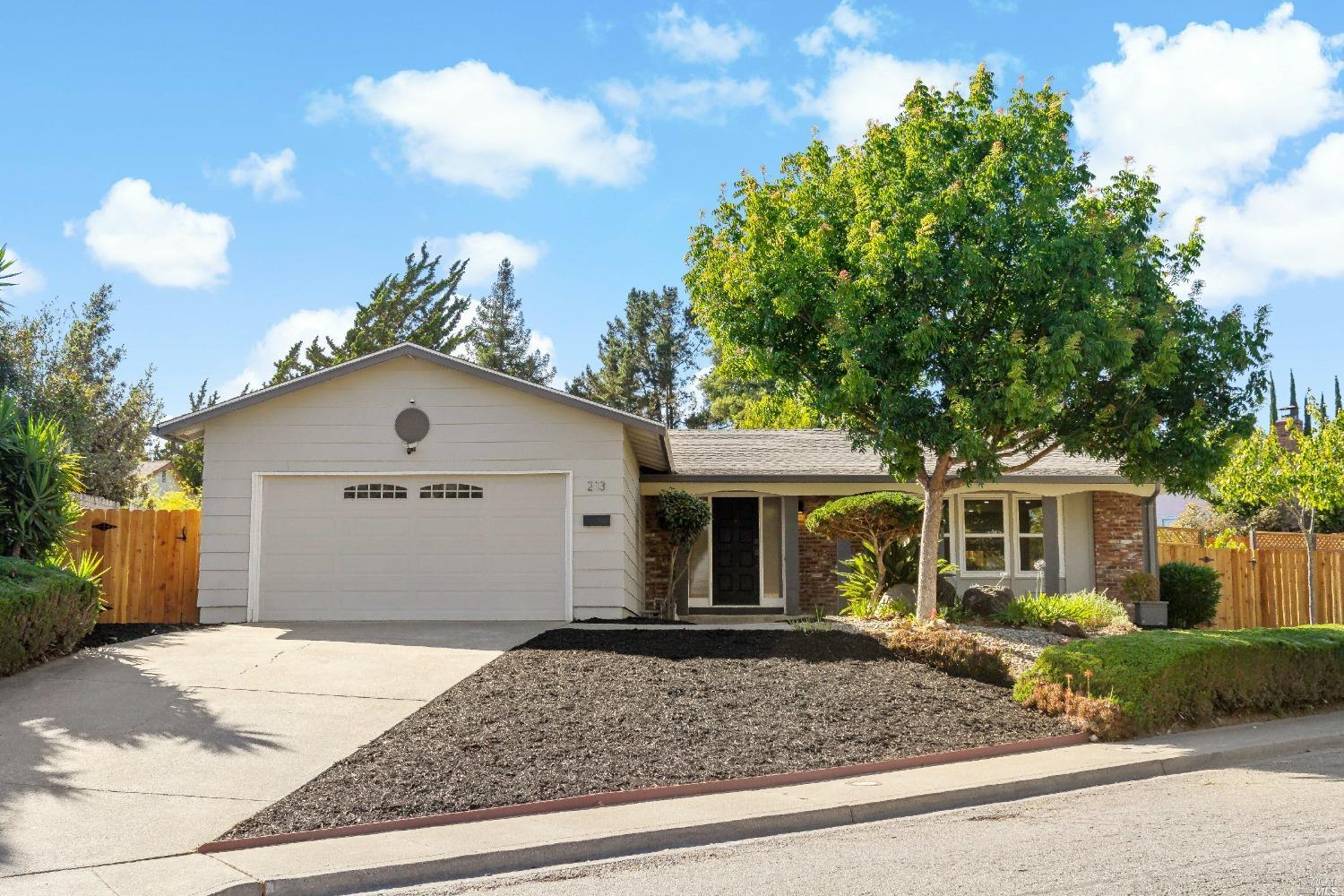 Detail Gallery Image 1 of 1 For 213 Parkview Ter, Vallejo,  CA 94589 - 3 Beds | 2 Baths