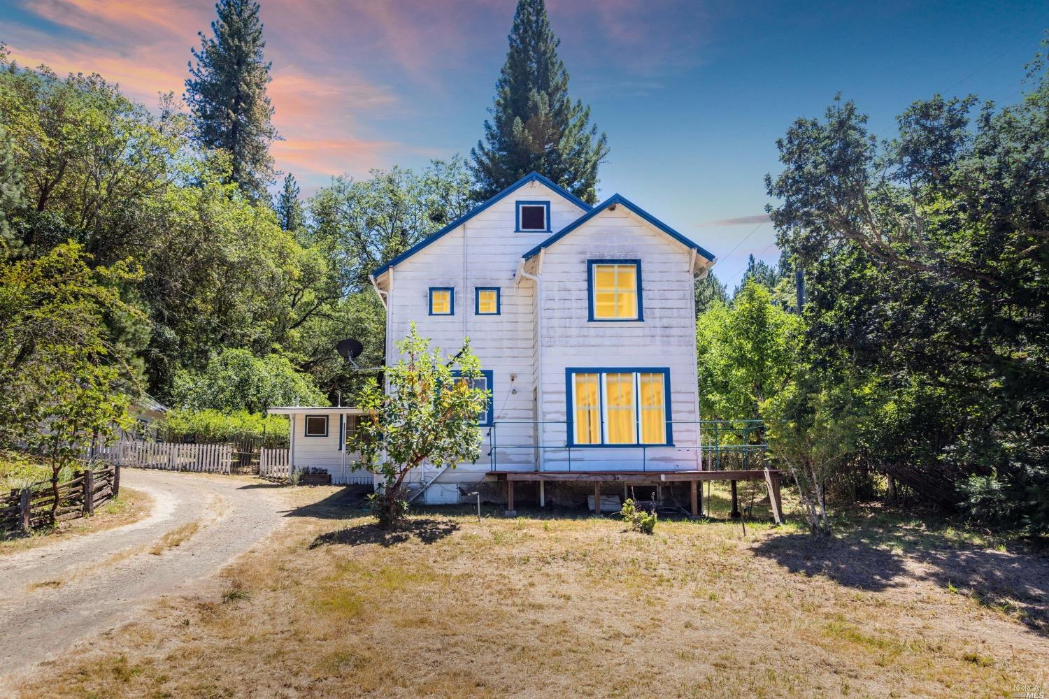 Detail Gallery Image 1 of 1 For 1001 E Hill Rd, Willits,  CA 95490 - 3 Beds | 2 Baths
