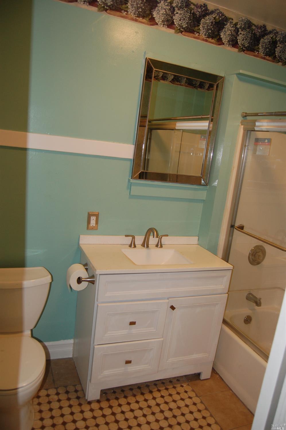 Detail Gallery Image 6 of 10 For 920 Florida St #B,  Vallejo,  CA 94590 - 1 Beds | 1 Baths