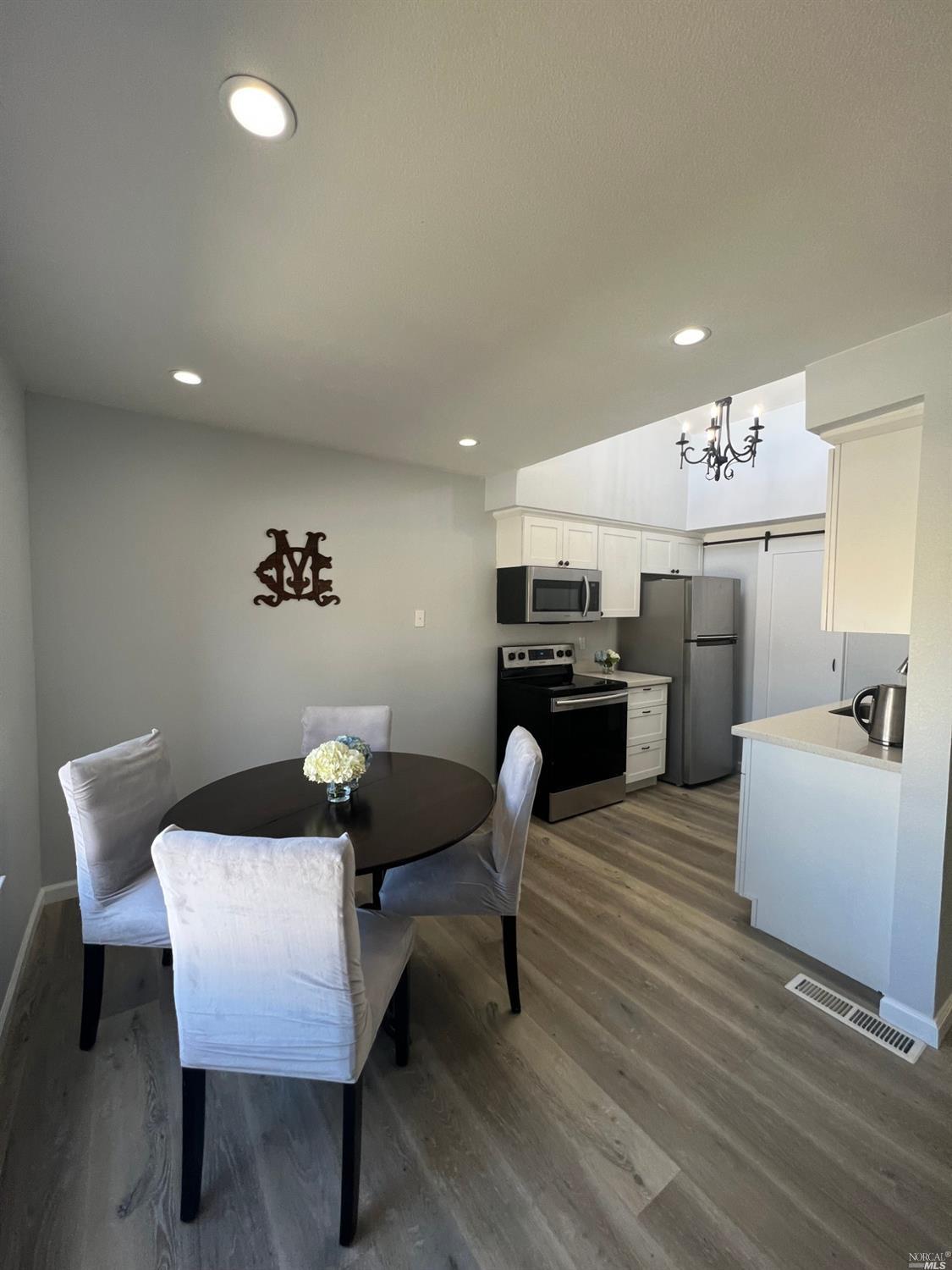 Detail Gallery Image 1 of 1 For 3092 Yulupa Ave, Santa Rosa,  CA 95405 - 2 Beds | 1/1 Baths