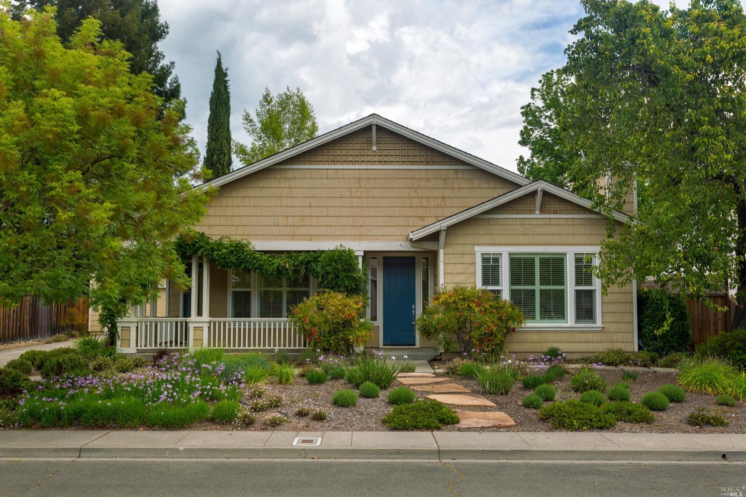 Detail Gallery Image 1 of 1 For 1106 Chiles Ave, Saint Helena,  CA 94574 - 3 Beds | 2 Baths