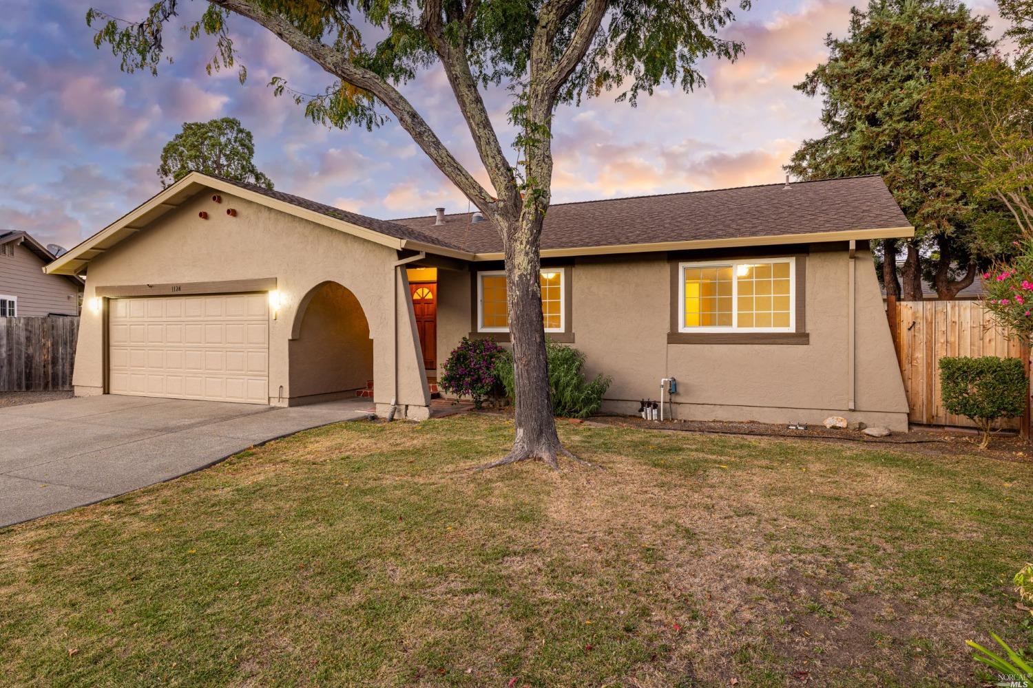 Detail Gallery Image 1 of 1 For 1124 Shadyslope Dr, Santa Rosa,  CA 95404 - 3 Beds | 2 Baths