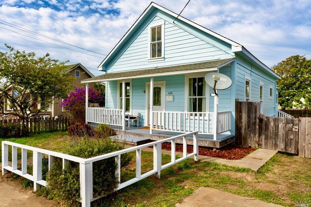 Photo of 435 Pine St in Fort Bragg, CA