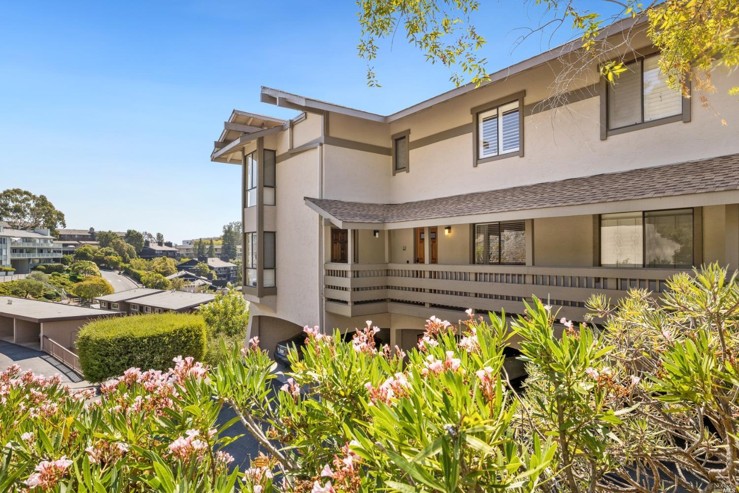 Detail Gallery Image 1 of 1 For 92 Marinero Cir, Tiburon,  CA 94920 - 2 Beds | 2/1 Baths