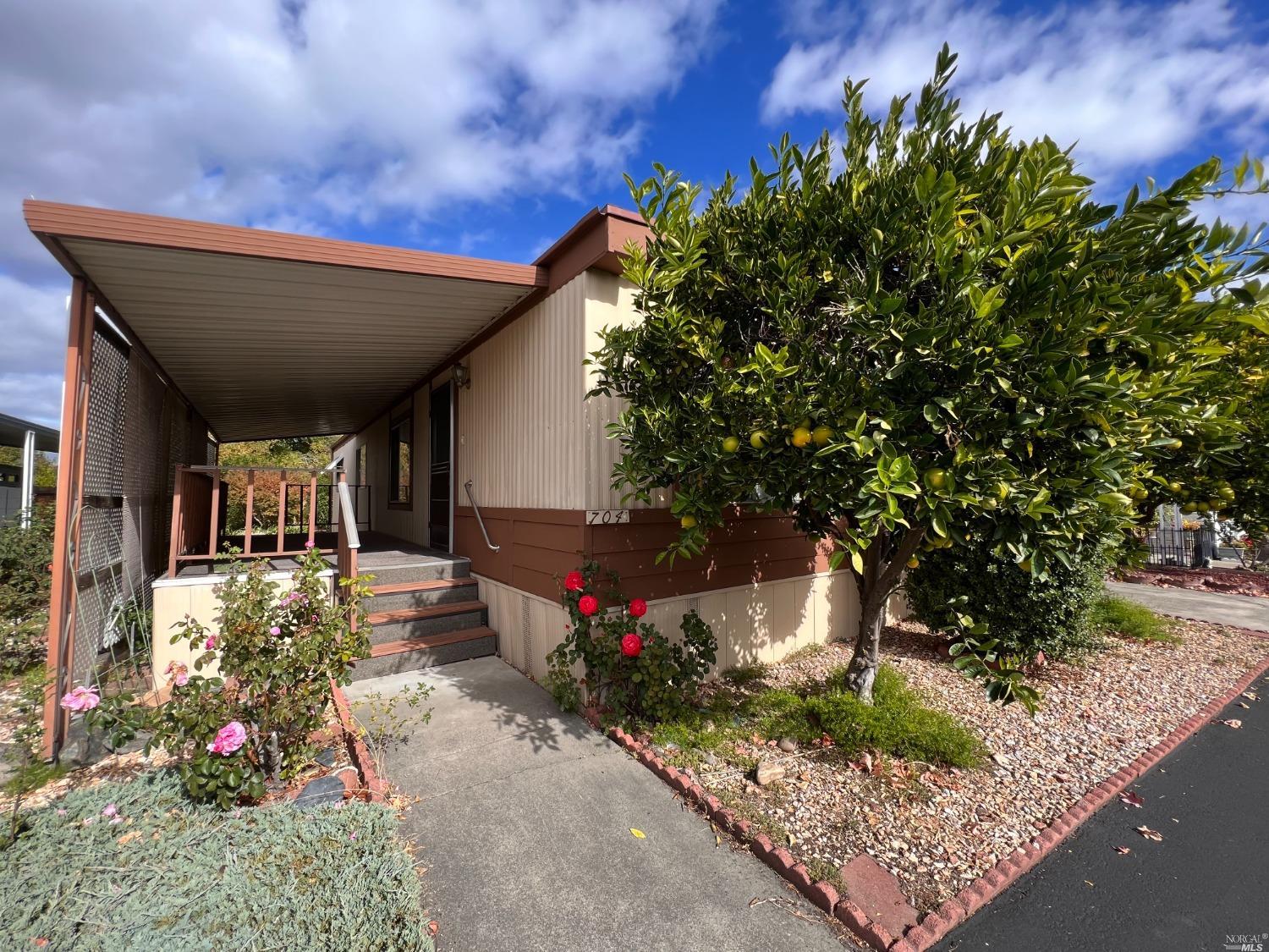Photo of 704 Sequoia St in Windsor, CA