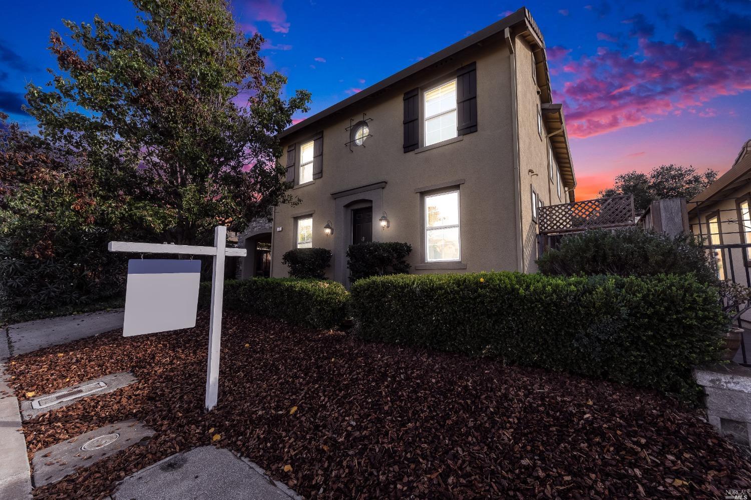 Detail Gallery Image 1 of 1 For 3 Toscana Dr, American Canyon,  CA 94503 - 4 Beds | 2/1 Baths