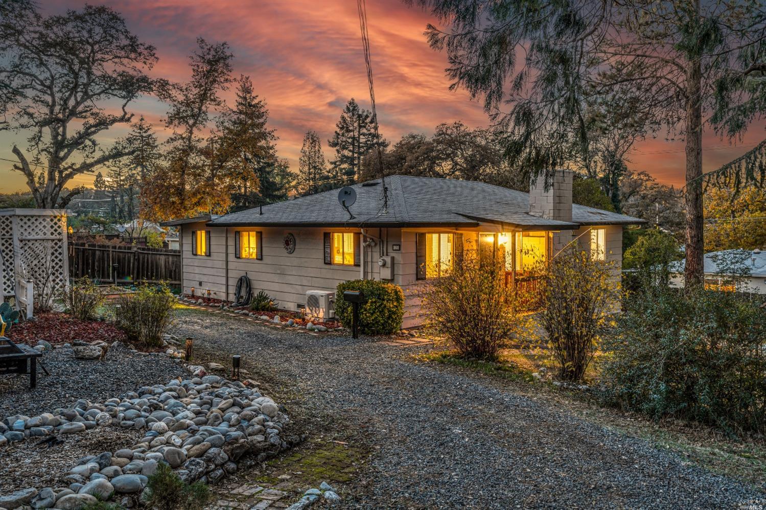 Photo of 350 4th St in Lakeport, CA