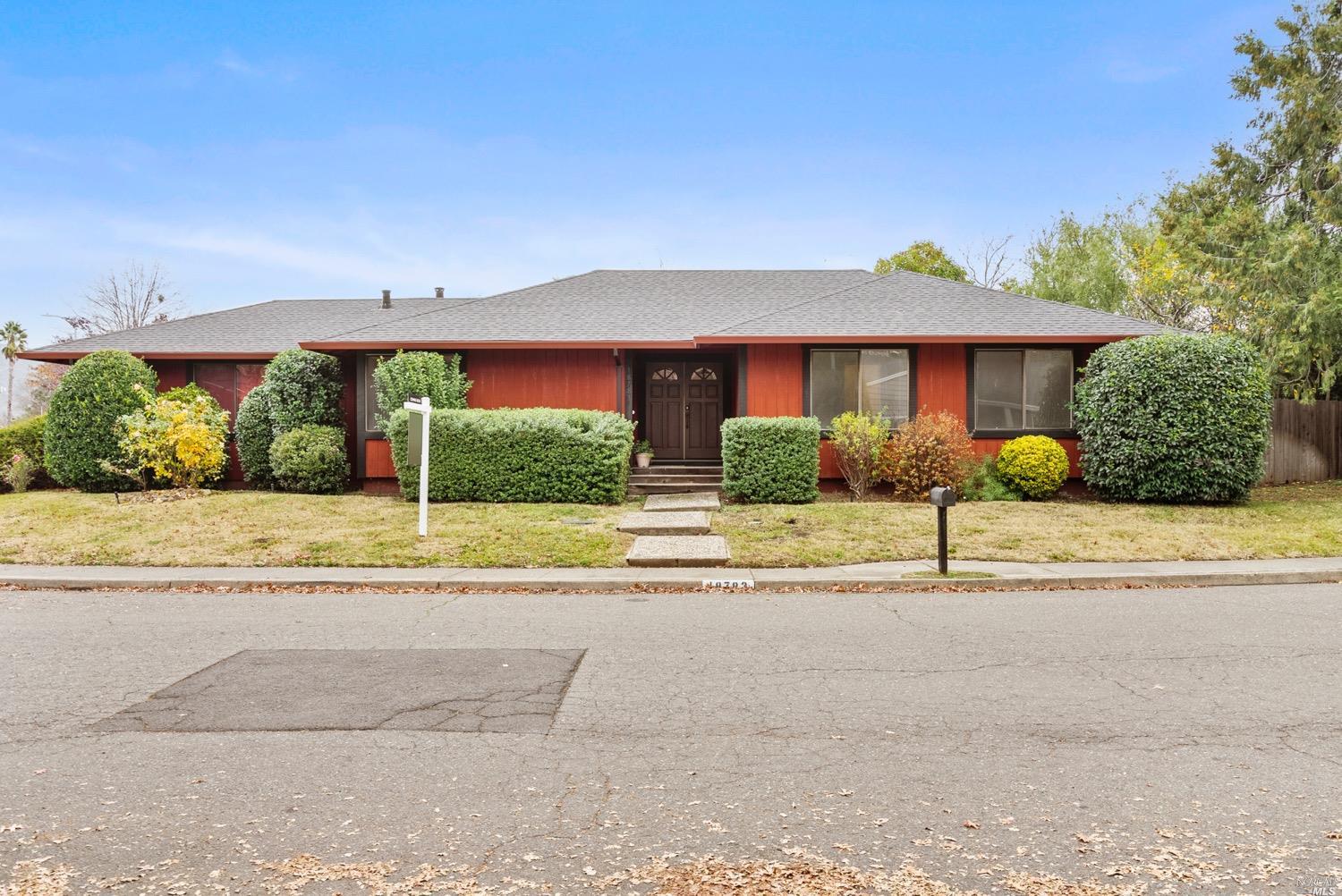 Detail Gallery Image 1 of 1 For 18783 Park Tree Ln, Sonoma,  CA 95476 - 3 Beds | 2 Baths