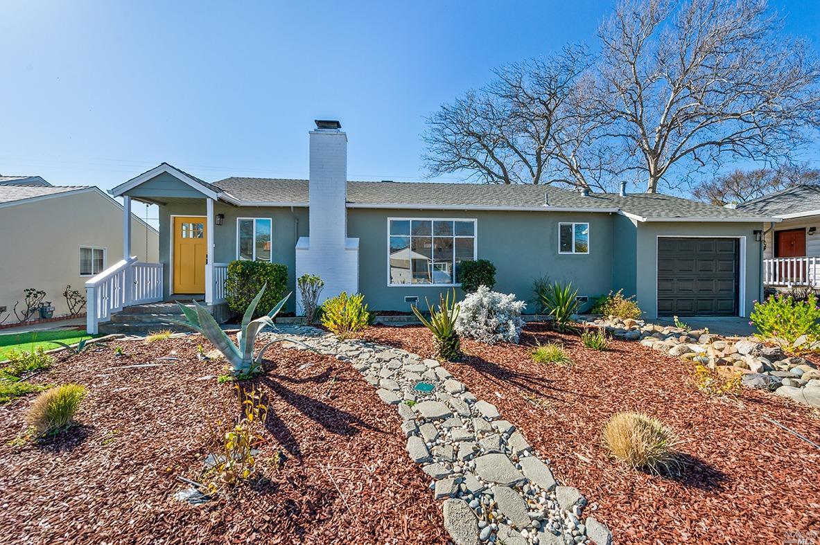 Detail Gallery Image 1 of 1 For 830 Camellia Way, Vacaville,  CA 95688 - 4 Beds | 2 Baths