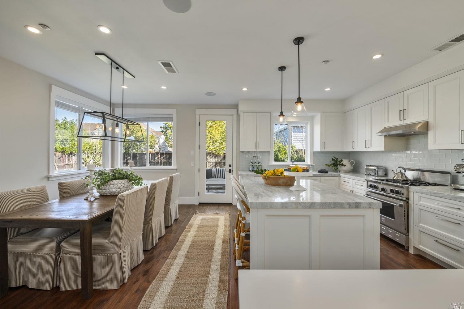 Detail Gallery Image 1 of 1 For 1712 Canyon Run, Healdsburg,  CA 95448 - 4 Beds | 2/1 Baths