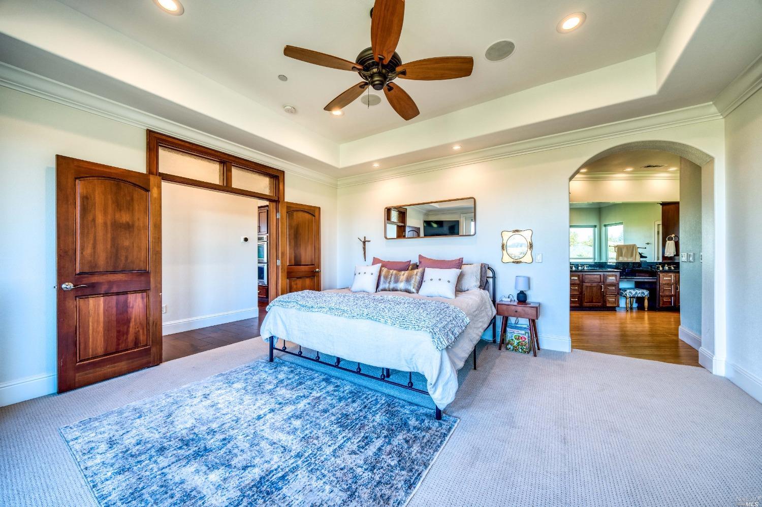 Detail Gallery Image 7 of 35 For 650 Royal Oak Ct, Redding,  CA 96001 - 4 Beds | 3/1 Baths