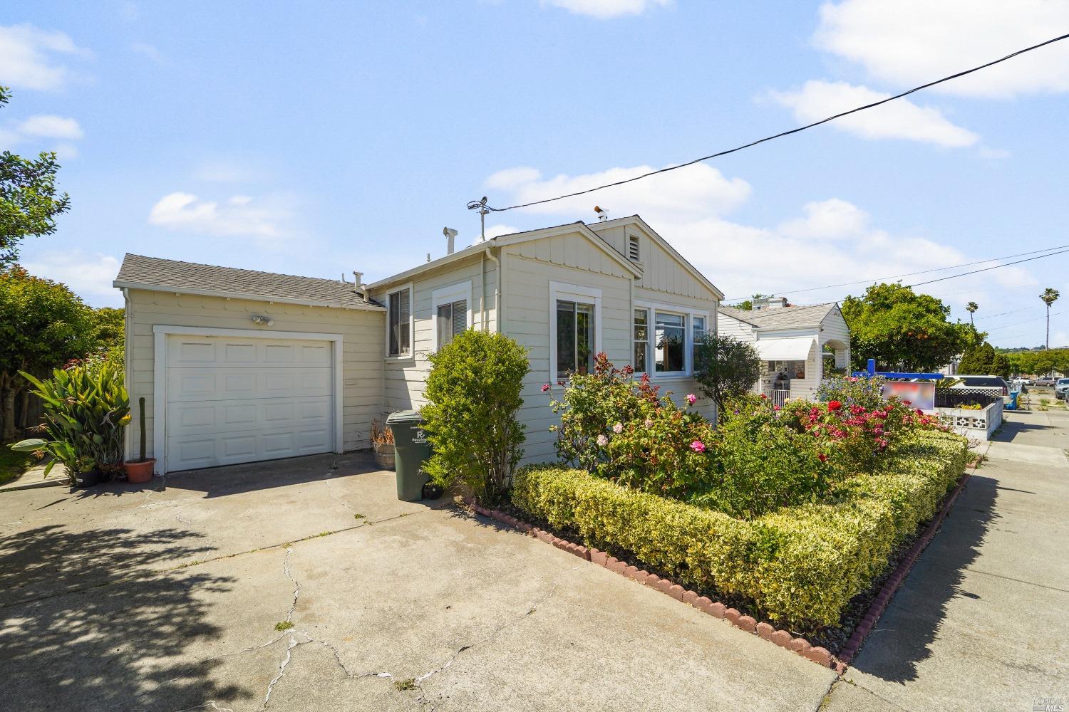 Detail Gallery Image 1 of 1 For 213 Phelan Ave, Vallejo,  CA 94590 - 2 Beds | 1 Baths
