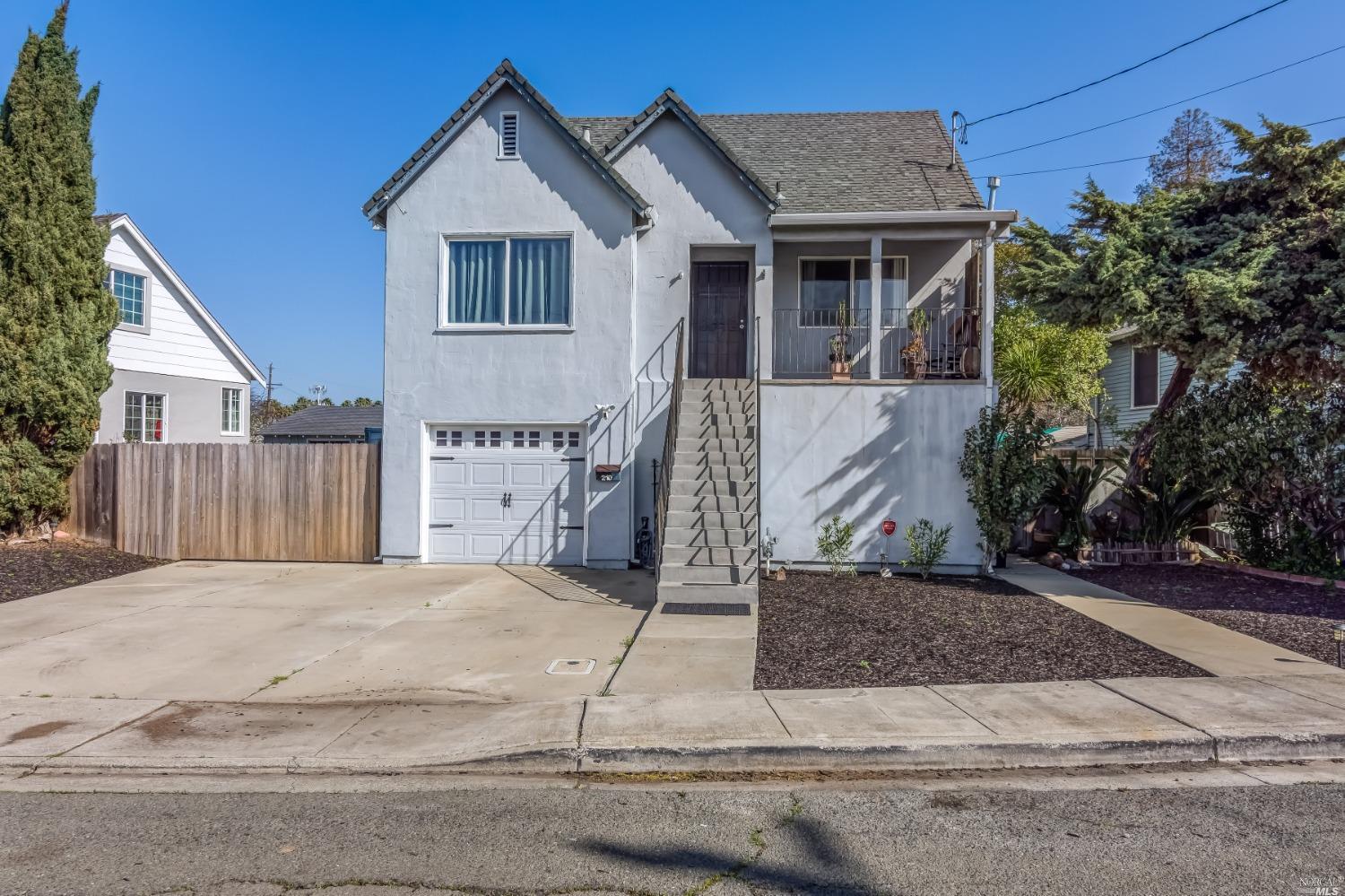 Detail Gallery Image 1 of 1 For 210 Hampshire St, Vallejo,  CA 94590 - 4 Beds | 2 Baths