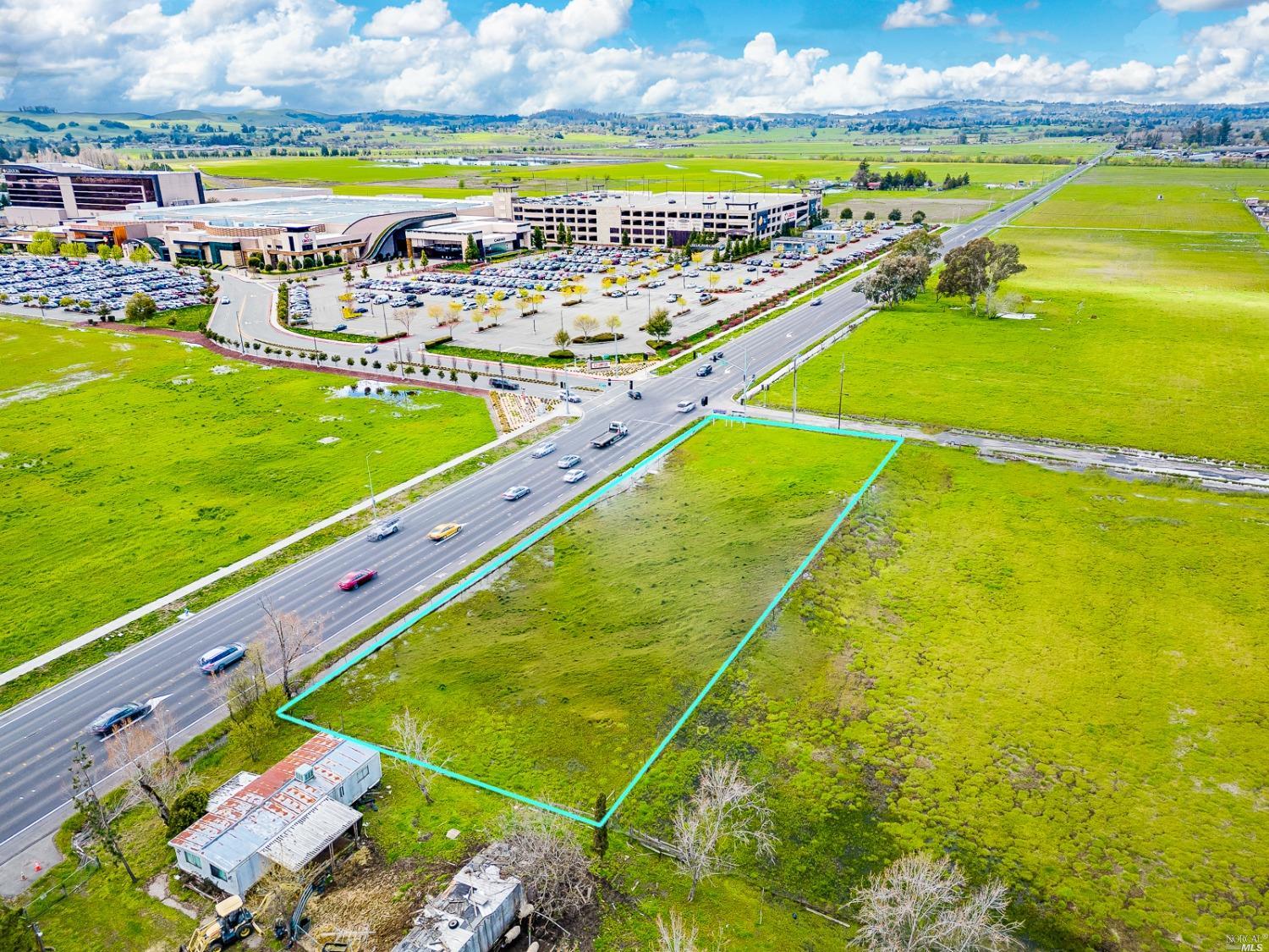Photo of 157 Golf Course Dr in Rohnert Park, CA