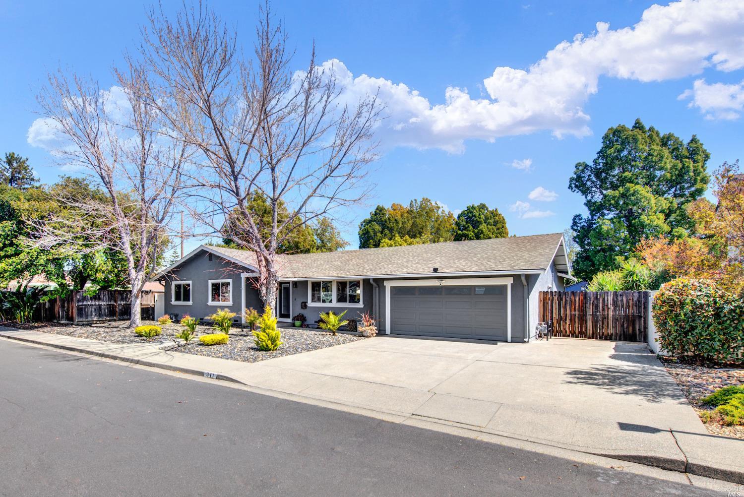 Detail Gallery Image 1 of 1 For 311 Edgewood Dr, Vacaville,  CA 95688 - 3 Beds | 2 Baths
