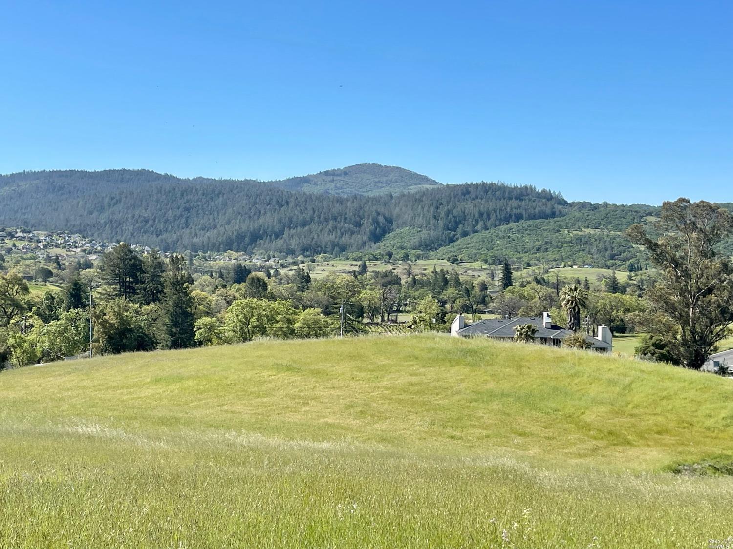 Photo of 864 Los Alamos Rd in Santa Rosa, CA