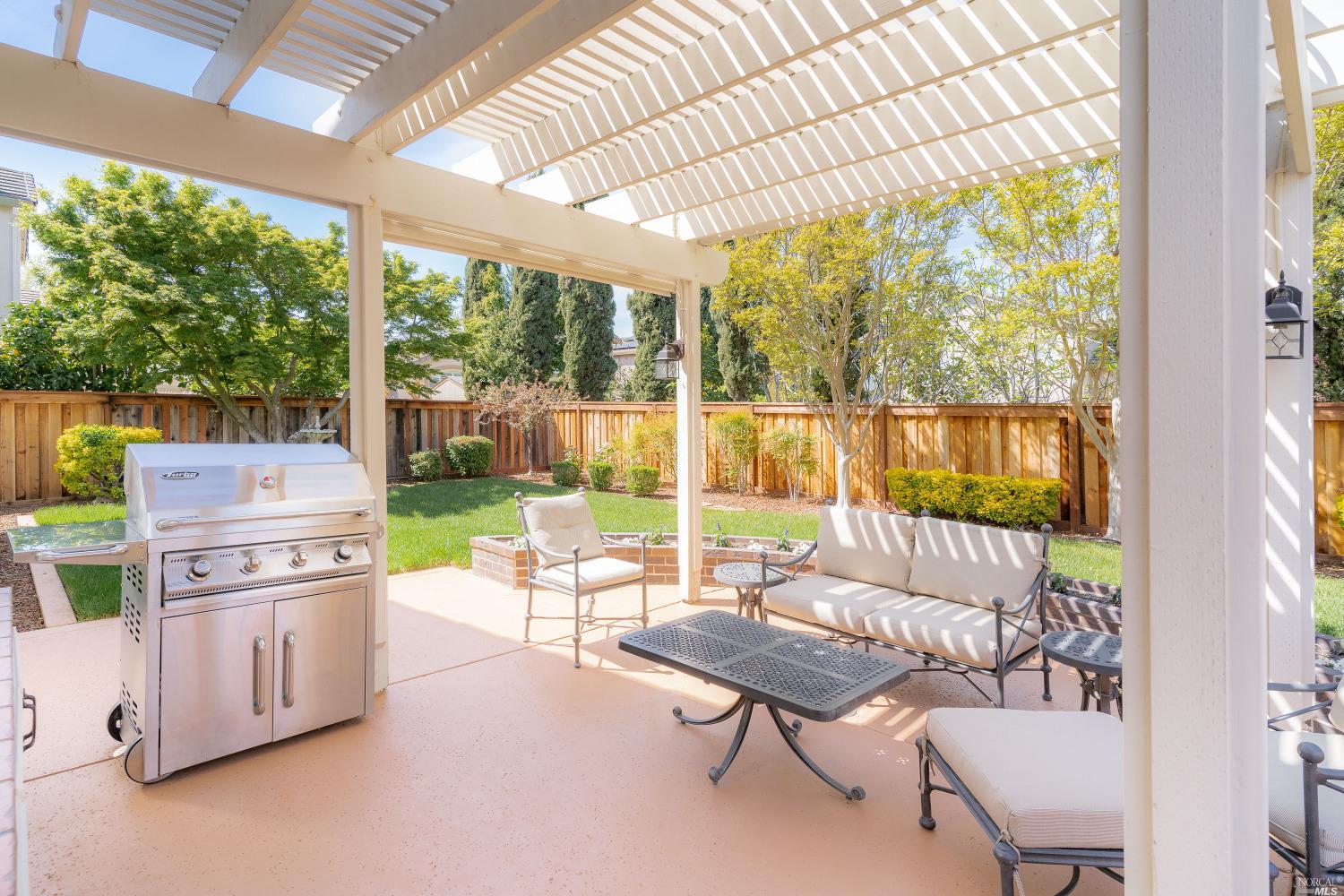 Patio furniture & BBQ included!