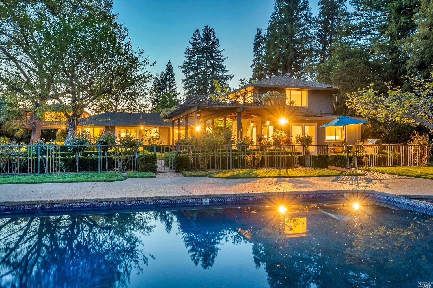 Photo of 1701 Zinfandel Ln in St Helena, CA
